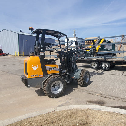 Giant 1500 Compact Wheel Loader (Standard Boom) 219 hrs - 2 Yr Warranty / 1000 hrs