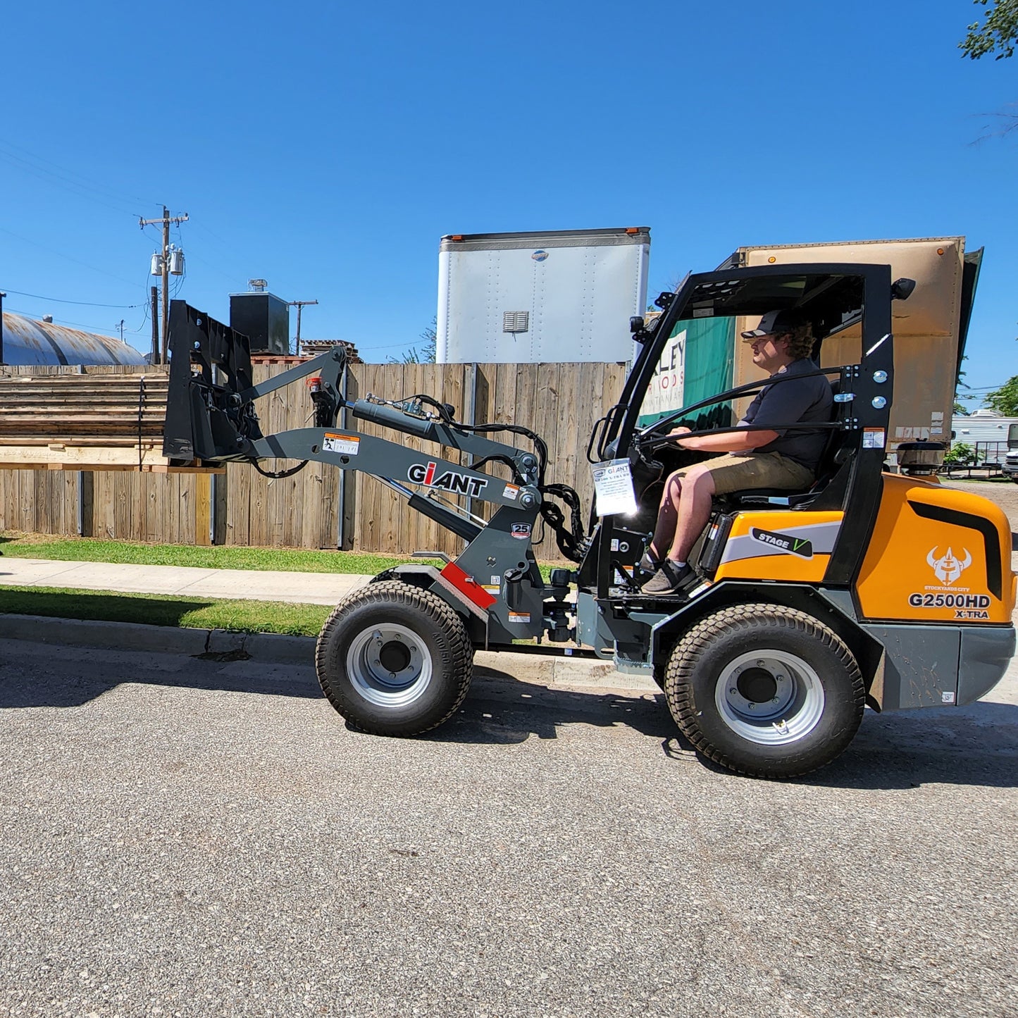 Giant Loaders 2500 HD X-tra