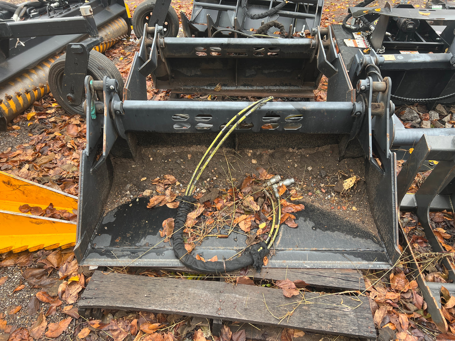 Quick Attach 4-N-1 Mini Skid Steer Combination Bucket